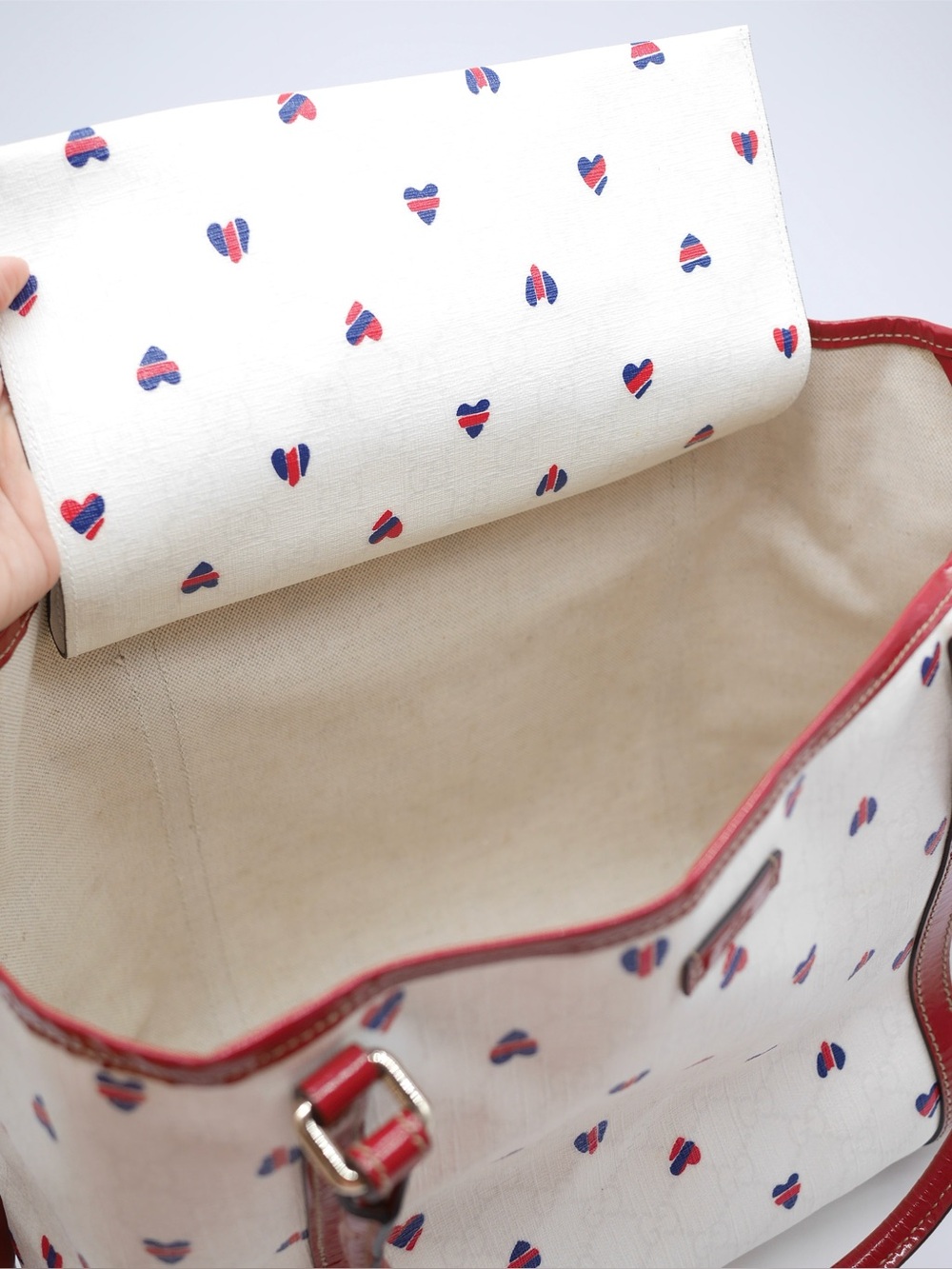 🍓GUCCI PVC Heart Shoulder Bag - Picture 6 of 13